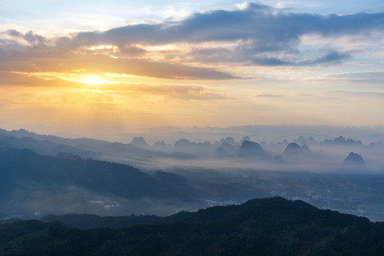 日出山景