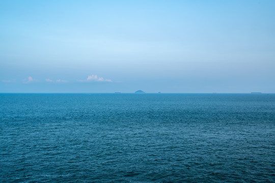 蓝色海平面风景