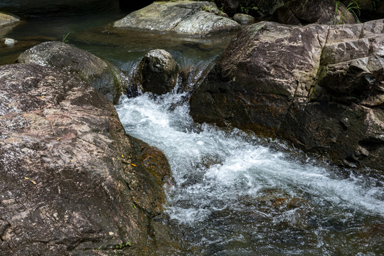 小溪急流