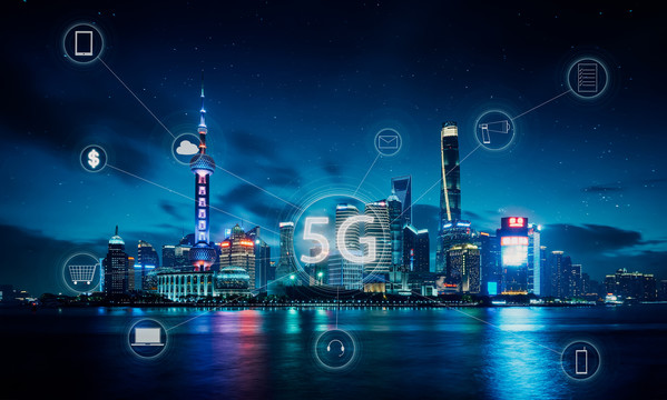 5G大数据即速时代 中国上海浦东夜景封面