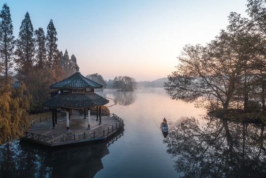 杭州西湖黛色参天