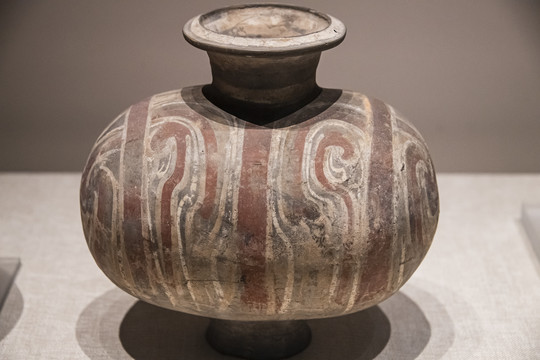 中国陕西历史博物馆彩绘茧形陶壶