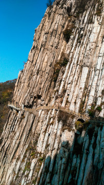 悬崖峭壁