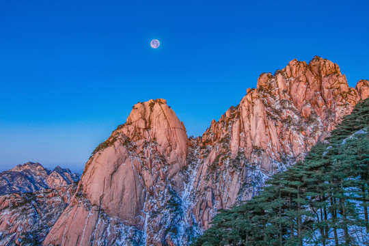 黄山玉屏楼日出