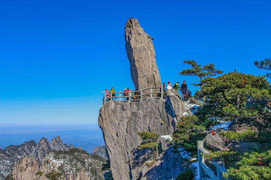 黄山飞来石