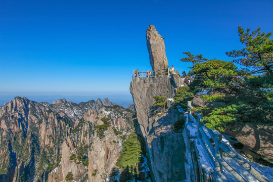 黄山飞来石