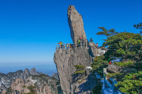 黄山飞来石