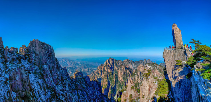 黄山飞来石