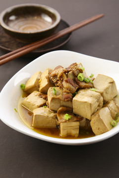 小炒肉炖豆腐