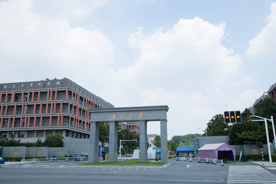 仙林大学城里的南京大学