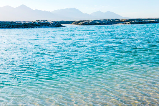 蓝天湖水碧海