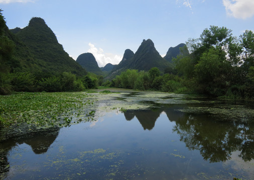 峰林小河