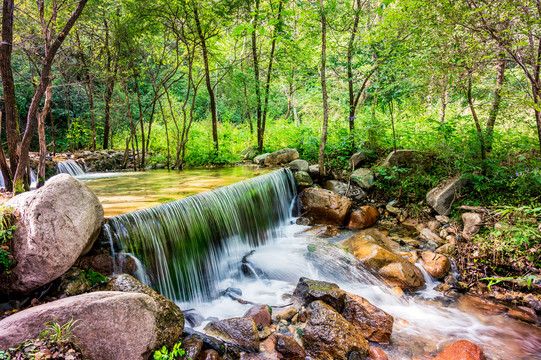 山涧溪水