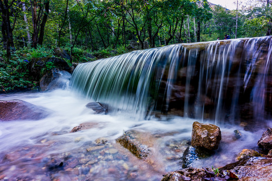 山涧溪水