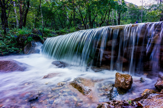 山涧溪水