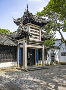 中式古门楼