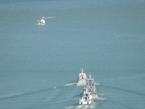 邕江水上直升机和巡逻船联合演练