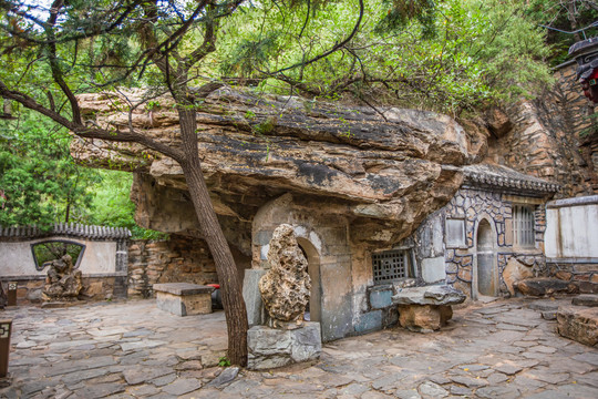 八大处证果寺秘魔崖