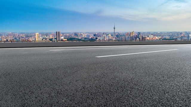 前进的道路和建筑景观