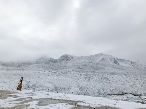 折多山雪景