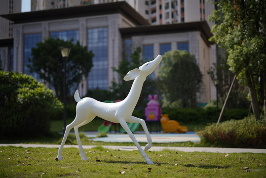 抽象白鹿雕塑BY泉州江之南