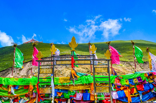 青海拉鸡山寺庙