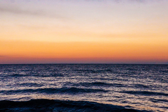 湖面夕阳海上日出