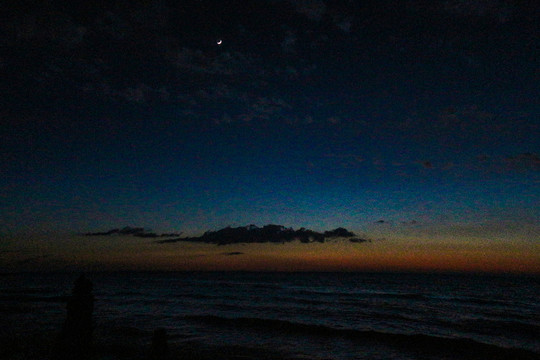 湖面夕阳海上日出