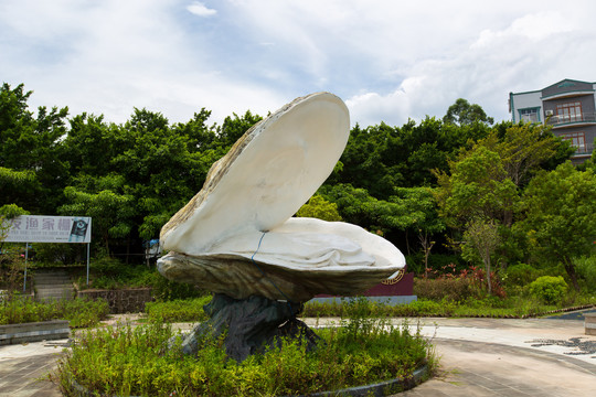 防城港红沙村火山岛大蚝雕塑