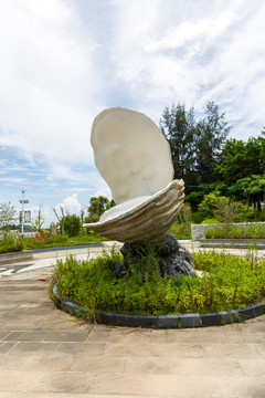 防城港红沙村火山岛大蚝雕塑