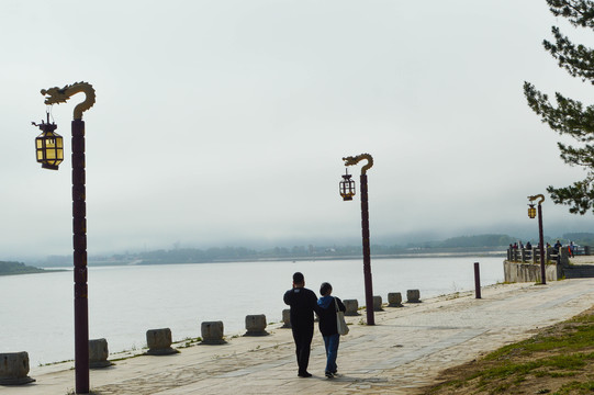 湖边休闲小路