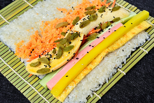 肉松水果寿司卷