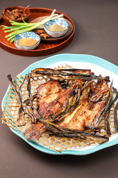 香竹烤鲈鱼