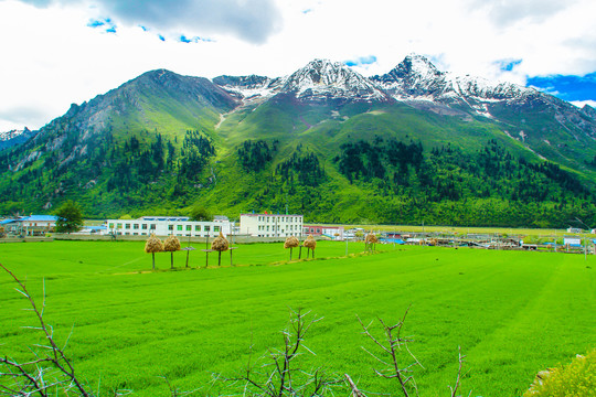 宋东巴热神山