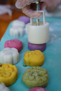 冰皮月饼制作过程传统食品