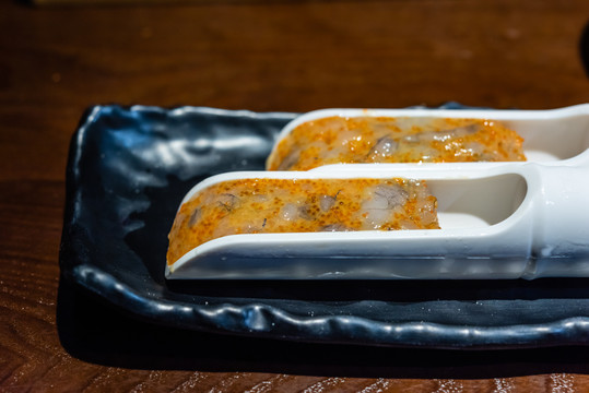 鱼子酱虾滑涮火锅
