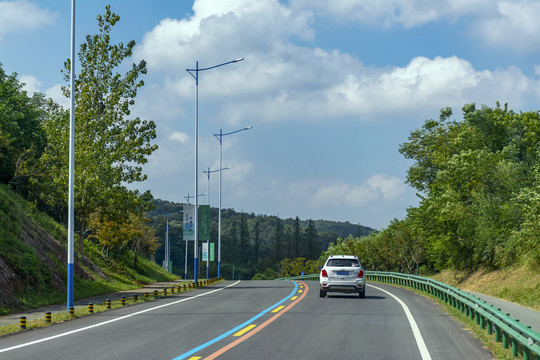 南京浦口区的彩虹公路