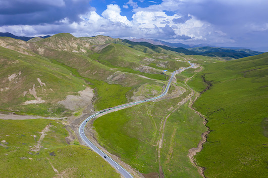 草原山区马路