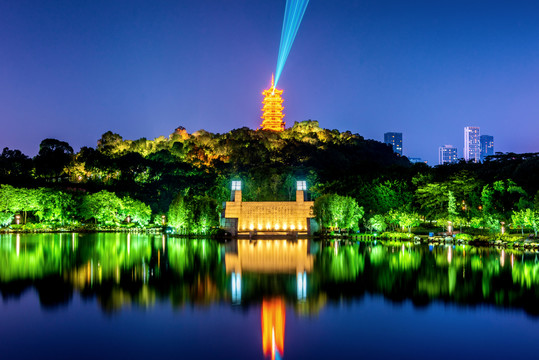 中国广东佛山千灯湖魁星阁夜景