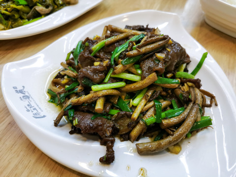 茶树菇炒牛肉