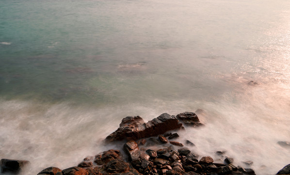 夕阳海水海岸石头慢门摄影