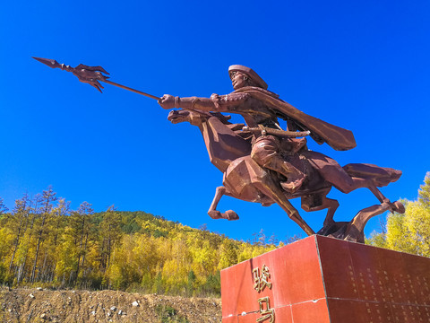 骑马的蒙古族英雄
