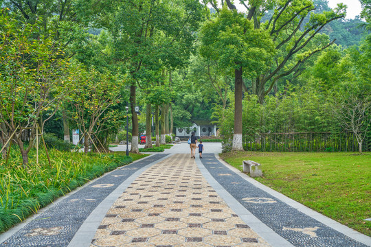 鹅卵石路