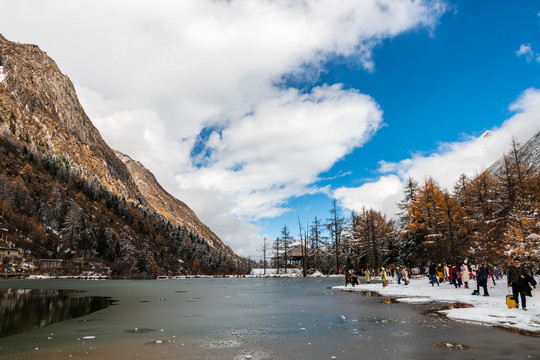 四川阿坝州毕棚沟冬季雪景图