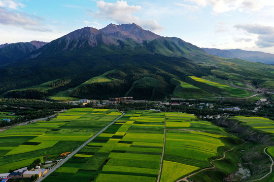 航拍卓尔山