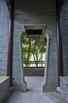 中式园林建筑宝瓶形门墙