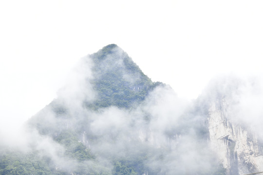 高山晨雾