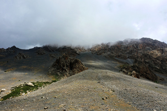 岗什卡雪峰