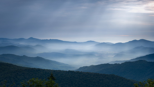 山峦叠嶂