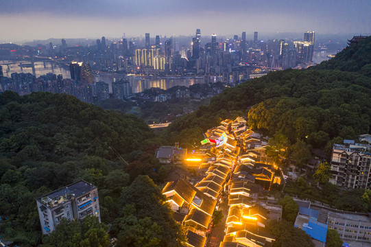 重庆黄桷垭老街夜景